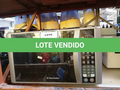 LOTE 110 - 01 MICRO-ONDAS ELECTROLUX. (NO ESTADO) ATENÇÃO! FAZER A VISITAÇÃO ANTES DE ARREMATAR, NÃO SABEMOS SE FUNCIONA. LEILÃO NÃO TEM GARANTIA E NEM DEVOLUÇÃO, SUJEITO A POSSÍVEIS AVARIAS VISÍVEIS/OCULTAS E/OU AUSÊNCIA DE COMPONENTES.