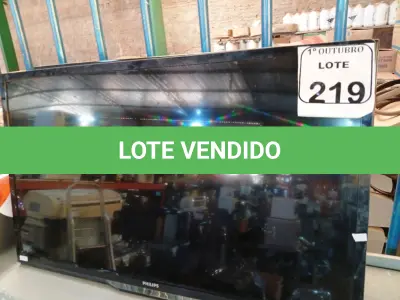 LOTE 219 - 02 TVS DE 32” POLEGADAS SAMSUMG E PHILIPS P/RETIRADA DE PEÇAS. (NO ESTADO) ATENÇÃO! FAZER A VISITAÇÃO ANTES DE ARREMATAR, NÃO SABEMOS SE FUNCIONA. LEILÃO NÃO TEM GARANTIA E NEM DEVOLUÇÃO, SUJEITO A POSSÍVEIS AVARIAS VISÍVEIS/OCULTAS E/OU AUSÊNCIA DE COMPONENTES.