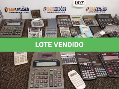 LOTE 007 - 01 LOTE COM DIVERSAS CALCULADORAS, MARCAS E MODELOS DIVERSOS. (NO ESTADO) ATENÇÃO! FAZER A VISITAÇÃO ANTES DE ARREMATAR, NÃO SABEMOS SE FUNCIONA. LEILÃO NÃO TEM GARANTIA E NEM DEVOLUÇÃO, SUJEITO A POSSÍVEIS AVARIAS VISÍVEIS/OCULTAS E/OU AUSÊNCIA DE COMPONENTES.