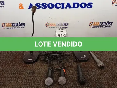 LOTE 014 - 01 LOTE COM 02 BASES E 05 MICROFONES. (NO ESTADO) ATENÇÃO! FAZER A VISITAÇÃO ANTES DE ARREMATAR, NÃO SABEMOS SE FUNCIONA. LEILÃO NÃO TEM GARANTIA E NEM DEVOLUÇÃO, SUJEITO A POSSÍVEIS AVARIAS VISÍVEIS/OCULTAS E/OU AUSÊNCIA DE COMPONENTES.