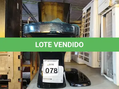 LOTE 078 - 01 VASO SANITÁRIO DECA COM CAIXA ACOPLADA NA COR PRETA. (NO ESTADO) ATENÇÃO! FAZER A VISITAÇÃO ANTES DE ARREMATAR, NÃO SABEMOS SE FUNCIONA. LEILÃO NÃO TEM GARANTIA E NEM DEVOLUÇÃO, SUJEITO A POSSÍVEIS AVARIAS VISÍVEIS/OCULTAS E/OU AUSÊNCIA DE COMPONENTES.