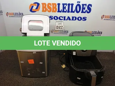 LOTE 027 - 01 MÁQUINA DE GELO PHILCO 127V E 01 AIRFRYER MONDIAL. (NO ESTADO) ATENÇÃO! FAZER A VISITAÇÃO ANTES DE ARREMATAR, NÃO SABEMOS SE FUNCIONA. LEILÃO NÃO TEM GARANTIA E NEM DEVOLUÇÃO, SUJEITO A POSSÍVEIS AVARIAS VISÍVEIS/OCULTAS E/OU AUSÊNCIA DE COMPONENTES.
