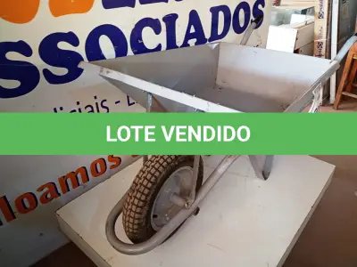 LOTE 205 - 01 CARRINHO DE MÃO REFORÇADO. (NO ESTADO) ATENÇÃO! FAZER A VISITAÇÃO ANTES DE ARREMATAR, NÃO SABEMOS SE FUNCIONA. LEILÃO NÃO TEM GARANTIA E NEM DEVOLUÇÃO, SUJEITO A POSSÍVEIS AVARIAS VISÍVEIS/OCULTAS E/OU AUSÊNCIA DE COMPONENTES.