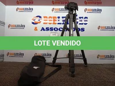 LOTE 109 - 01 TRIPÉ P/ CÂMERA FOTOGRÁFICA. (NO ESTADO) ATENÇÃO! FAZER A VISITAÇÃO ANTES DE ARREMATAR, NÃO SABEMOS SE FUNCIONA. LEILÃO NÃO TEM GARANTIA E NEM DEVOLUÇÃO, SUJEITO A POSSÍVEIS AVARIAS VISÍVEIS/OCULTAS E/OU AUSÊNCIA DE COMPONENTES.