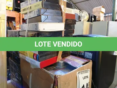LOTE 145 - 01 LOTE COM DIVERSAS FITAS VHS. (NO ESTADO) ATENÇÃO! FAZER A VISITAÇÃO ANTES DE ARREMATAR, NÃO SABEMOS SE FUNCIONA. LEILÃO NÃO TEM GARANTIA E NEM DEVOLUÇÃO, SUJEITO A POSSÍVEIS AVARIAS VISÍVEIS/OCULTAS E/OU AUSÊNCIA DE COMPONENTES.