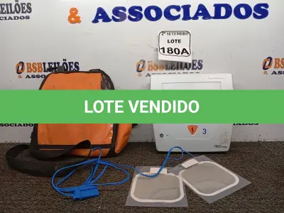 LOTE 180 - 01 DESFIBRILADOR SCHILLER FRED EASY. (NO ESTADO) ATENÇÃO! FAZER A VISITAÇÃO ANTES DE ARREMATAR, NÃO SABEMOS SE FUNCIONA. LEILÃO NÃO TEM GARANTIA E NEM DEVOLUÇÃO, SUJEITO A POSSÍVEIS AVARIAS VISÍVEIS/OCULTAS E/OU AUSÊNCIA DE COMPONENTES.