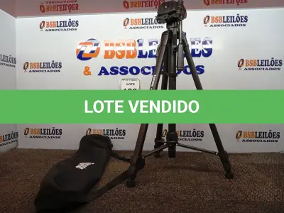 LOTE 109 - 01 TRIPÉ P/ CÂMERA FOTOGRÁFICA. (NO ESTADO) ATENÇÃO! FAZER A VISITAÇÃO ANTES DE ARREMATAR, NÃO SABEMOS SE FUNCIONA. LEILÃO NÃO TEM GARANTIA E NEM DEVOLUÇÃO, SUJEITO A POSSÍVEIS AVARIAS VISÍVEIS/OCULTAS E/OU AUSÊNCIA DE COMPONENTES.