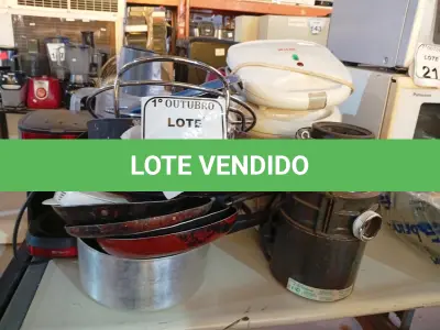 LOTE 209 - 01 LOTE COM DIVERSOS UTENSÍLIOS P/ COZINHA. (NO ESTADO) ATENÇÃO! FAZER A VISITAÇÃO ANTES DE ARREMATAR, NÃO SABEMOS SE FUNCIONA. LEILÃO NÃO TEM GARANTIA E NEM DEVOLUÇÃO, SUJEITO A POSSÍVEIS AVARIAS VISÍVEIS/OCULTAS E/OU AUSÊNCIA DE COMPONENTES.