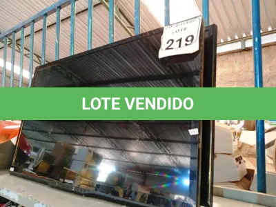 LOTE 219 - 02 TVS DE 32” POLEGADAS SAMSUMG E PHILIPS P/RETIRADA DE PEÇAS. (NO ESTADO) ATENÇÃO! FAZER A VISITAÇÃO ANTES DE ARREMATAR, NÃO SABEMOS SE FUNCIONA. LEILÃO NÃO TEM GARANTIA E NEM DEVOLUÇÃO, SUJEITO A POSSÍVEIS AVARIAS VISÍVEIS/OCULTAS E/OU AUSÊNCIA DE COMPONENTES.