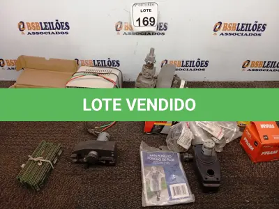 LOTE 169 - 01 LOTE COM DIVERSOS FILTROS DE ÓLEOS P/ VEÍCULOS, 01 FONTE ESTABILIZADORA 12V, PEÇAS P/ MOTOR ELÉTRICO E 01 CAIXA DE PARAFUSO. (NO ESTADO) ATENÇÃO! FAZER A VISITAÇÃO ANTES DE ARREMATAR, NÃO SABEMOS SE FUNCIONA. LEILÃO NÃO TEM GARANTIA E NEM DEVOLUÇÃO, SUJEITO A POSSÍVEIS AVARIAS VISÍVEIS/OCULTAS E/OU AUSÊNCIA DE COMPONENTES.