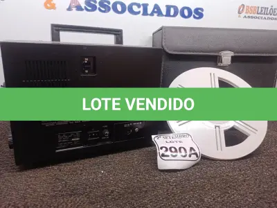 LOTE 290 - 01 PROJETOR DE ROLO ELMO ST-1200D 110V. (NO ESTADO) ATENÇÃO! FAZER A VISITAÇÃO ANTES DE ARREMATAR, NÃO SABEMOS SE FUNCIONA. LEILÃO NÃO TEM GARANTIA E NEM DEVOLUÇÃO, SUJEITO A POSSÍVEIS AVARIAS VISÍVEIS/OCULTAS E/OU AUSÊNCIA DE COMPONENTES.