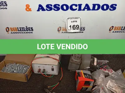 LOTE 169 - 01 LOTE COM DIVERSOS FILTROS DE ÓLEOS P/ VEÍCULOS, 01 FONTE ESTABILIZADORA 12V, PEÇAS P/ MOTOR ELÉTRICO E 01 CAIXA DE PARAFUSO. (NO ESTADO) ATENÇÃO! FAZER A VISITAÇÃO ANTES DE ARREMATAR, NÃO SABEMOS SE FUNCIONA. LEILÃO NÃO TEM GARANTIA E NEM DEVOLUÇÃO, SUJEITO A POSSÍVEIS AVARIAS VISÍVEIS/OCULTAS E/OU AUSÊNCIA DE COMPONENTES.