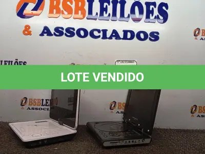 LOTE 017 - 02 DVDS PORTÁTEIS. (NO ESTADO) ATENÇÃO! FAZER A VISITAÇÃO ANTES DE ARREMATAR, NÃO SABEMOS SE FUNCIONA. LEILÃO NÃO TEM GARANTIA E NEM DEVOLUÇÃO, SUJEITO A POSSÍVEIS AVARIAS VISÍVEIS/OCULTAS E/OU AUSÊNCIA DE COMPONENTES.