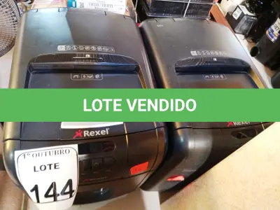 LOTE 144 - 02 FRAGMENTADORAS DE PAPEL REXEL. (NO ESTADO) ATENÇÃO! FAZER A VISITAÇÃO ANTES DE ARREMATAR, NÃO SABEMOS SE FUNCIONA. LEILÃO NÃO TEM GARANTIA E NEM DEVOLUÇÃO, SUJEITO A POSSÍVEIS AVARIAS VISÍVEIS/OCULTAS E/OU AUSÊNCIA DE COMPONENTES.