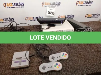LOTE 020 - 01 VIDEOGAME XBOX360 COM KINECT E FONTE. (NO ESTADO) ATENÇÃO! FAZER A VISITAÇÃO ANTES DE ARREMATAR, NÃO SABEMOS SE FUNCIONA. LEILÃO NÃO TEM GARANTIA E NEM DEVOLUÇÃO, SUJEITO A POSSÍVEIS AVARIAS VISÍVEIS/OCULTAS E/OU AUSÊNCIA DE COMPONENTES.