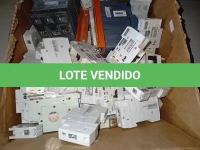 LOTE 075 - 01 CAIXA DIVERSOS DISJUNTORES. (NO ESTADO) ATENÇÃO! FAZER A VISITAÇÃO ANTES DE ARREMATAR, NÃO SABEMOS SE FUNCIONA. LEILÃO NÃO TEM GARANTIA E NEM DEVOLUÇÃO, SUJEITO A POSSÍVEIS AVARIAS VISÍVEIS/OCULTAS E/OU AUSÊNCIA DE COMPONENTES.