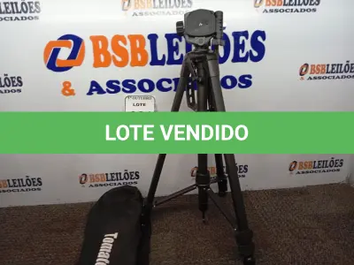 LOTE 201 - 01 TRIPÉ P/ CÂMERA FOTOGRÁFICA. (NO ESTADO) ATENÇÃO! FAZER A VISITAÇÃO ANTES DE ARREMATAR, NÃO SABEMOS SE FUNCIONA. LEILÃO NÃO TEM GARANTIA E NEM DEVOLUÇÃO, SUJEITO A POSSÍVEIS AVARIAS VISÍVEIS/OCULTAS E/OU AUSÊNCIA DE COMPONENTES.