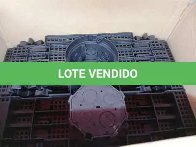 LOTE 192 - 02 CAIXAS DE LUZ OCTOGONAIS. (NO ESTADO) ATENÇÃO! FAZER A VISITAÇÃO ANTES DE ARREMATAR, NÃO SABEMOS SE FUNCIONA. LEILÃO NÃO TEM GARANTIA E NEM DEVOLUÇÃO, SUJEITO A POSSÍVEIS AVARIAS VISÍVEIS/OCULTAS E/OU AUSÊNCIA DE COMPONENTES.