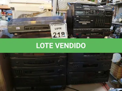 LOTE 218 - 02 TOCA DISCOS E 01 RECEIVER E 01 TOCA CDS C/AVARIAS MARCAS E MODELOS DIVERSOS.   (NO ESTADO) ATENÇÃO! FAZER A VISITAÇÃO ANTES DE ARREMATAR, NÃO SABEMOS SE FUNCIONA. LEILÃO NÃO TEM GARANTIA E NEM DEVOLUÇÃO, SUJEITO A POSSÍVEIS AVARIAS VISÍVEIS/OCULTAS E/OU AUSÊNCIA DE COMPONENTES.