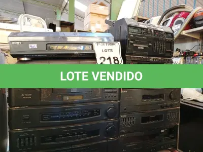 LOTE 218 - 02 TOCA DISCOS E 01 RECEIVER E 01 TOCA CDS C/AVARIAS MARCAS E MODELOS DIVERSOS.   (NO ESTADO) ATENÇÃO! FAZER A VISITAÇÃO ANTES DE ARREMATAR, NÃO SABEMOS SE FUNCIONA. LEILÃO NÃO TEM GARANTIA E NEM DEVOLUÇÃO, SUJEITO A POSSÍVEIS AVARIAS VISÍVEIS/OCULTAS E/OU AUSÊNCIA DE COMPONENTES.