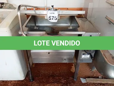 LOTE 575 - 01 FRITADEIRA BASCULANTE À GÁS EM INOX COZIL. (NO ESTADO) ATENÇÃO! FAZER A VISITAÇÃO ANTES DE ARREMATAR, NÃO SABEMOS SE FUNCIONA. LEILÃO NÃO TEM GARANTIA E NEM DEVOLUÇÃO, SUJEITO A POSSÍVEIS AVARIAS VISÍVEIS/OCULTAS E/OU AUSÊNCIA DE COMPONENTES.