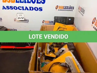 LOTE 572 - 01 IMPRESSORA MARCA CANON, 01 TECLADO GAMER, DIVERSOS FONES DE OUVIDO E PERIFÉRICOS. (NO ESTADO) ATENÇÃO! FAZER A VISITAÇÃO ANTES DE ARREMATAR, NÃO SABEMOS SE FUNCIONA. LEILÃO NÃO TEM GARANTIA E NEM DEVOLUÇÃO, SUJEITO A POSSÍVEIS AVARIAS VISÍVEIS/OCULTAS E/OU AUSÊNCIA DE COMPONENTES.