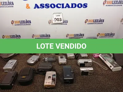 LOTE 003 - 01 LOTE COM DIVERSAS CÂMERAS FOTOGRÁFICAS, MARCAS E MODELOS DIVERSOS.  (NO ESTADO) ATENÇÃO! FAZER A VISITAÇÃO ANTES DE ARREMATAR, NÃO SABEMOS SE FUNCIONA. LEILÃO NÃO TEM GARANTIA E NEM DEVOLUÇÃO, SUJEITO A POSSÍVEIS AVARIAS VISÍVEIS/OCULTAS E/OU AUSÊNCIA DE COMPONENTES.