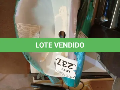 LOTE 237 - 01 LAVATÓRIO DECA NA COR CINZA 455X360MM C/BASE. (NO ESTADO) ATENÇÃO! FAZER A VISITAÇÃO ANTES DE ARREMATAR, NÃO SABEMOS SE FUNCIONA. LEILÃO NÃO TEM GARANTIA E NEM DEVOLUÇÃO, SUJEITO A POSSÍVEIS AVARIAS VISÍVEIS/OCULTAS E/OU AUSÊNCIA DE COMPONENTES.