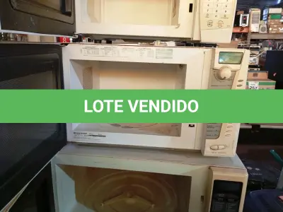 LOTE 349 - 03 MICRO-ONDAS MARCAS E MODELOS DIVERSOS SEM PRATOS. (NO ESTADO) ATENÇÃO! FAZER A VISITAÇÃO ANTES DE ARREMATAR, NÃO SABEMOS SE FUNCIONA. LEILÃO NÃO TEM GARANTIA E NEM DEVOLUÇÃO, SUJEITO A POSSÍVEIS AVARIAS VISÍVEIS/OCULTAS E/OU AUSÊNCIA DE COMPONENTES.