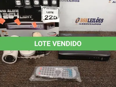 LOTE 225 - 01 GRAVADOR DIGITAL DE MONITORAMENTO E 03 CÂMERAS DE SEGURANÇA. (NO ESTADO) ATENÇÃO! FAZER A VISITAÇÃO ANTES DE ARREMATAR, NÃO SABEMOS SE FUNCIONA. LEILÃO NÃO TEM GARANTIA E NEM DEVOLUÇÃO, SUJEITO A POSSÍVEIS AVARIAS VISÍVEIS/OCULTAS E/OU AUSÊNCIA DE COMPONENTES.