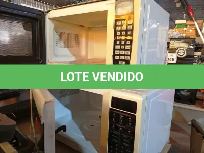 LOTE 360 - 02 MICRO-ONDAS SENDO 01 C/ PRATO. (NO ESTADO) ATENÇÃO! FAZER A VISITAÇÃO ANTES DE ARREMATAR, NÃO SABEMOS SE FUNCIONA. LEILÃO NÃO TEM GARANTIA E NEM DEVOLUÇÃO, SUJEITO A POSSÍVEIS AVARIAS VISÍVEIS/OCULTAS E/OU AUSÊNCIA DE COMPONENTES.