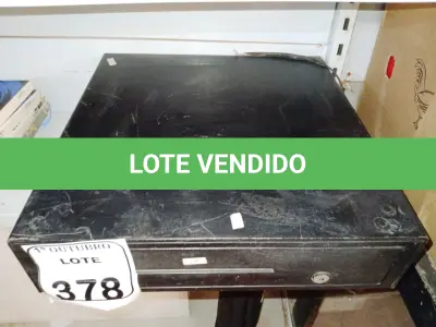 LOTE 378 - 01 CAIXA REGISTRADORA. (NO ESTADO) ATENÇÃO! FAZER A VISITAÇÃO ANTES DE ARREMATAR, NÃO SABEMOS SE FUNCIONA. LEILÃO NÃO TEM GARANTIA E NEM DEVOLUÇÃO, SUJEITO A POSSÍVEIS AVARIAS VISÍVEIS/OCULTAS E/OU AUSÊNCIA DE COMPONENTES.