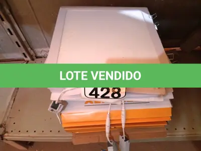 LOTE 428 - 01 LOTE C/ DIVERSAS LUMINÁRIAS. (NO ESTADO) ATENÇÃO! FAZER A VISITAÇÃO ANTES DE ARREMATAR, NÃO SABEMOS SE FUNCIONA. LEILÃO NÃO TEM GARANTIA E NEM DEVOLUÇÃO, SUJEITO A POSSÍVEIS AVARIAS VISÍVEIS/OCULTAS E/OU AUSÊNCIA DE COMPONENTES.