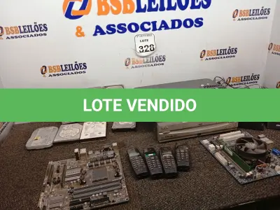 LOTE 328 - 01 APARELHO DVD, DIVERSOS APARELHOS TELEFÔNICOS, 07 HDS E ELETRÔNICOS DIVERSOS. (NO ESTADO) ATENÇÃO! FAZER A VISITAÇÃO ANTES DE ARREMATAR, NÃO SABEMOS SE FUNCIONA. LEILÃO NÃO TEM GARANTIA E NEM DEVOLUÇÃO, SUJEITO A POSSÍVEIS AVARIAS VISÍVEIS/OCULTAS E/OU AUSÊNCIA DE COMPONENTES.