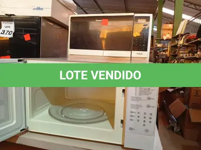 LOTE 371 - 03 MICRO-ONDAS MARCAS E MODELOS DIVERSOS APENAS 01 C/ PRATO. (NO ESTADO) ATENÇÃO! FAZER A VISITAÇÃO ANTES DE ARREMATAR, NÃO SABEMOS SE FUNCIONA. LEILÃO NÃO TEM GARANTIA E NEM DEVOLUÇÃO, SUJEITO A POSSÍVEIS AVARIAS VISÍVEIS/OCULTAS E/OU AUSÊNCIA DE COMPONENTES.