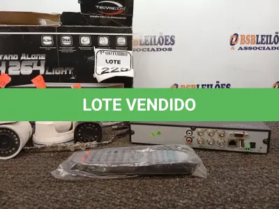 LOTE 225 - 01 GRAVADOR DIGITAL DE MONITORAMENTO E 03 CÂMERAS DE SEGURANÇA. (NO ESTADO) ATENÇÃO! FAZER A VISITAÇÃO ANTES DE ARREMATAR, NÃO SABEMOS SE FUNCIONA. LEILÃO NÃO TEM GARANTIA E NEM DEVOLUÇÃO, SUJEITO A POSSÍVEIS AVARIAS VISÍVEIS/OCULTAS E/OU AUSÊNCIA DE COMPONENTES.