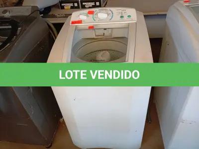 LOTE 506 - 01 MÁQUINA DE LAVAR ROUPAS ELECTROLUX. (NO ESTADO) ATENÇÃO! FAZER A VISITAÇÃO ANTES DE ARREMATAR, NÃO SABEMOS SE FUNCIONA. LEILÃO NÃO TEM GARANTIA E NEM DEVOLUÇÃO, SUJEITO A POSSÍVEIS AVARIAS VISÍVEIS/OCULTAS E/OU AUSÊNCIA DE COMPONENTES.