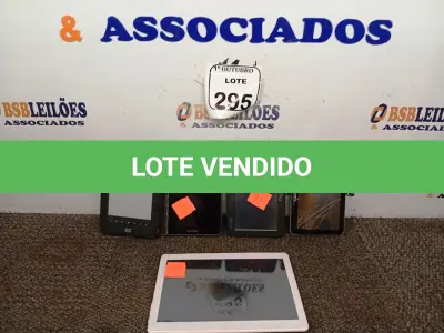 LOTE 295 - 05 TABLETS MARCAS E MODELOS DIVERSOS. (NO ESTADO) ATENÇÃO! FAZER A VISITAÇÃO ANTES DE ARREMATAR, NÃO SABEMOS SE FUNCIONA. LEILÃO NÃO TEM GARANTIA E NEM DEVOLUÇÃO, SUJEITO A POSSÍVEIS AVARIAS VISÍVEIS/OCULTAS E/OU AUSÊNCIA DE COMPONENTES.
