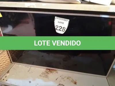LOTE 228 - 02 TVS 42” POLEGADAS PHILCO C/AVARIAS. (NO ESTADO) ATENÇÃO! FAZER A VISITAÇÃO ANTES DE ARREMATAR, NÃO SABEMOS SE FUNCIONA. LEILÃO NÃO TEM GARANTIA E NEM DEVOLUÇÃO, SUJEITO A POSSÍVEIS AVARIAS VISÍVEIS/OCULTAS E/OU AUSÊNCIA DE COMPONENTES.