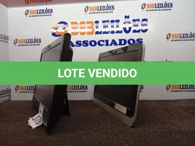 LOTE 376 - 02 MONITORES HP. (NO ESTADO) ATENÇÃO! FAZER A VISITAÇÃO ANTES DE ARREMATAR, NÃO SABEMOS SE FUNCIONA. LEILÃO NÃO TEM GARANTIA E NEM DEVOLUÇÃO, SUJEITO A POSSÍVEIS AVARIAS VISÍVEIS/OCULTAS E/OU AUSÊNCIA DE COMPONENTES.