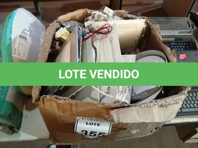 LOTE 355 - 01 LOTE COM LUMINÁRIAS DE MARCAS E MODELOS DIVERSOS. (NO ESTADO) ATENÇÃO! FAZER A VISITAÇÃO ANTES DE ARREMATAR, NÃO SABEMOS SE FUNCIONA. LEILÃO NÃO TEM GARANTIA E NEM DEVOLUÇÃO, SUJEITO A POSSÍVEIS AVARIAS VISÍVEIS/OCULTAS E/OU AUSÊNCIA DE COMPONENTES.