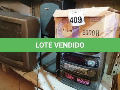 LOTE 409 - 01 ANTIGO PROJETOR DE SLIDES, 01 APARELHO DE SOM AIWA COM CAIXAS E 01 TV DE TUBO ANTIGA. (NO ESTADO) ATENÇÃO! FAZER A VISITAÇÃO ANTES DE ARREMATAR, NÃO SABEMOS SE FUNCIONA. LEILÃO NÃO TEM GARANTIA E NEM DEVOLUÇÃO, SUJEITO A POSSÍVEIS AVARIAS VISÍVEIS/OCULTAS E/OU AUSÊNCIA DE COMPONENTES.