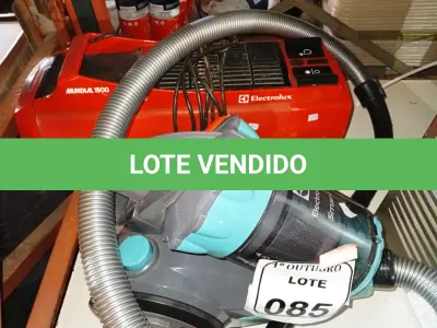 LOTE 085 - 02 ASPIRADORES DE PÓ MARCA ELECTROLUX. (NO ESTADO) ATENÇÃO! FAZER A VISITAÇÃO ANTES DE ARREMATAR, NÃO SABEMOS SE FUNCIONA. LEILÃO NÃO TEM GARANTIA E NEM DEVOLUÇÃO, SUJEITO A POSSÍVEIS AVARIAS VISÍVEIS/OCULTAS E/OU AUSÊNCIA DE COMPONENTES.