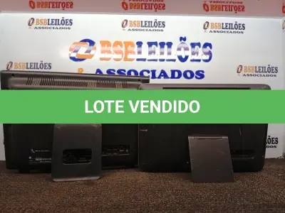 LOTE 376 - 02 MONITORES HP. (NO ESTADO) ATENÇÃO! FAZER A VISITAÇÃO ANTES DE ARREMATAR, NÃO SABEMOS SE FUNCIONA. LEILÃO NÃO TEM GARANTIA E NEM DEVOLUÇÃO, SUJEITO A POSSÍVEIS AVARIAS VISÍVEIS/OCULTAS E/OU AUSÊNCIA DE COMPONENTES.