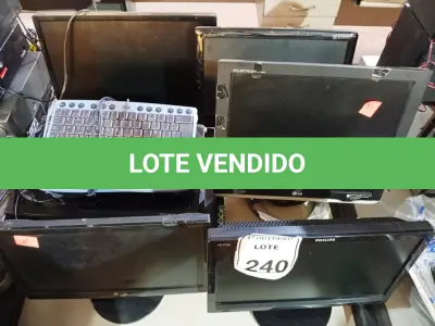 LOTE 240 - 08 MONITORES MARCAS E MODELOS DIVERSOS C/AVARIAS E 04 TECLADOS COM MOUSEPAD. (NO ESTADO) ATENÇÃO! FAZER A VISITAÇÃO ANTES DE ARREMATAR, NÃO SABEMOS SE FUNCIONA. LEILÃO NÃO TEM GARANTIA E NEM DEVOLUÇÃO, SUJEITO A POSSÍVEIS AVARIAS VISÍVEIS/OCULTAS E/OU AUSÊNCIA DE COMPONENTES.