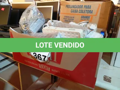LOTE 367 - 01 LOTE C/ LUMINÁRIAS DIVERSAS E MATERIAIS DE ELÉTRICA. (NO ESTADO) ATENÇÃO! FAZER A VISITAÇÃO ANTES DE ARREMATAR, NÃO SABEMOS SE FUNCIONA. LEILÃO NÃO TEM GARANTIA E NEM DEVOLUÇÃO, SUJEITO A POSSÍVEIS AVARIAS VISÍVEIS/OCULTAS E/OU AUSÊNCIA DE COMPONENTES.
