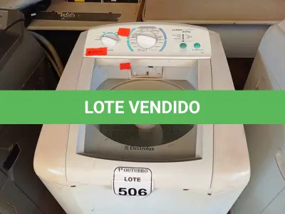 LOTE 506 - 01 MÁQUINA DE LAVAR ROUPAS ELECTROLUX. (NO ESTADO) ATENÇÃO! FAZER A VISITAÇÃO ANTES DE ARREMATAR, NÃO SABEMOS SE FUNCIONA. LEILÃO NÃO TEM GARANTIA E NEM DEVOLUÇÃO, SUJEITO A POSSÍVEIS AVARIAS VISÍVEIS/OCULTAS E/OU AUSÊNCIA DE COMPONENTES.