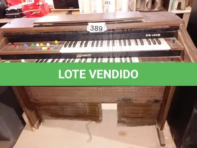LOTE 389 - 01 ÓRGÃO GAMBITO DX-180E. (NO ESTADO) ATENÇÃO! FAZER A VISITAÇÃO ANTES DE ARREMATAR, NÃO SABEMOS SE FUNCIONA. LEILÃO NÃO TEM GARANTIA E NEM DEVOLUÇÃO, SUJEITO A POSSÍVEIS AVARIAS VISÍVEIS/OCULTAS E/OU AUSÊNCIA DE COMPONENTES.