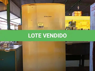 LOTE 397 - 01 GELADEIRA ELECTROLUX. (NO ESTADO) ATENÇÃO! FAZER A VISITAÇÃO ANTES DE ARREMATAR, NÃO SABEMOS SE FUNCIONA. LEILÃO NÃO TEM GARANTIA E NEM DEVOLUÇÃO, SUJEITO A POSSÍVEIS AVARIAS VISÍVEIS/OCULTAS E/OU AUSÊNCIA DE COMPONENTES.