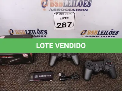 LOTE 287 - 01 VÍDEO GAME RETRÔ, COM 20 MIL JOGOS HDMI GAMESTICK CONTROLLER GAMEPAD(NOVO). (NO ESTADO) ATENÇÃO! FAZER A VISITAÇÃO ANTES DE ARREMATAR, NÃO SABEMOS SE FUNCIONA. LEILÃO NÃO TEM GARANTIA E NEM DEVOLUÇÃO, SUJEITO A POSSÍVEIS AVARIAS VISÍVEIS/OCULTAS E/OU AUSÊNCIA DE COMPONENTES.
